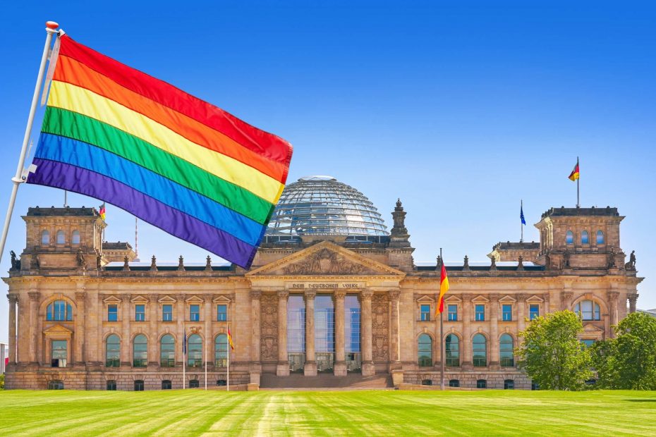 Bundestag wznosi tęczową flagę