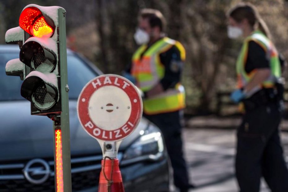 Mandaty za przejazd na czerwonym świetle w Niemczech droższe dla kierowców SUV-ów