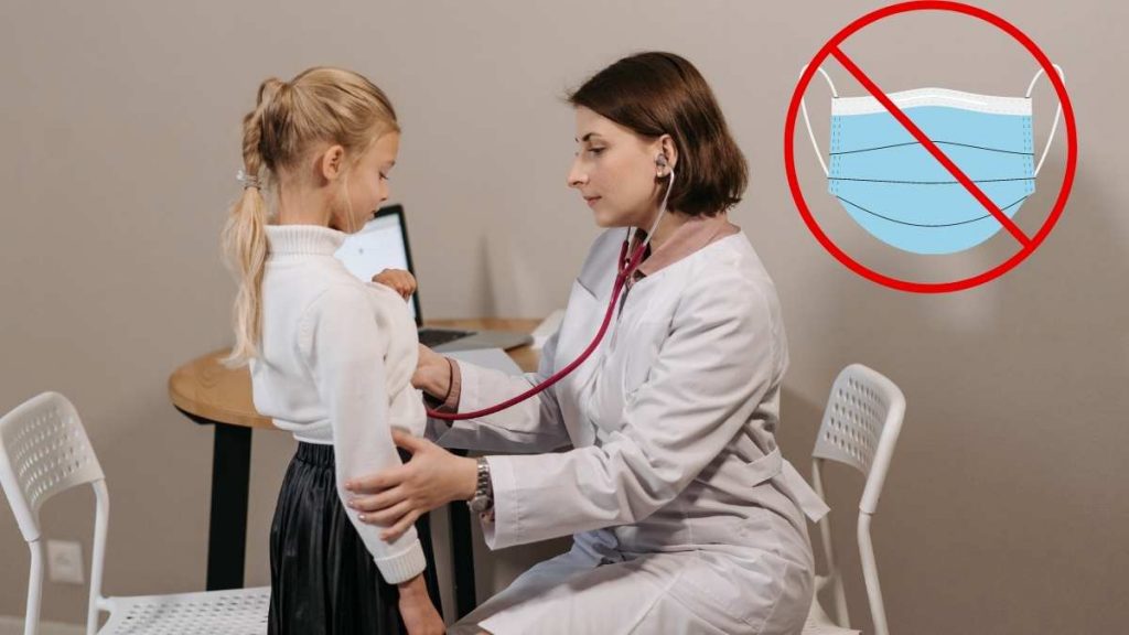Pediatrzy krytykują noszenie maseczek w szkołach