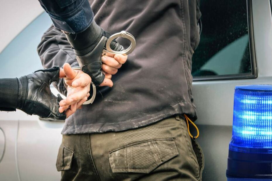 Złodzieje auta poprosili policjantów o pomoc