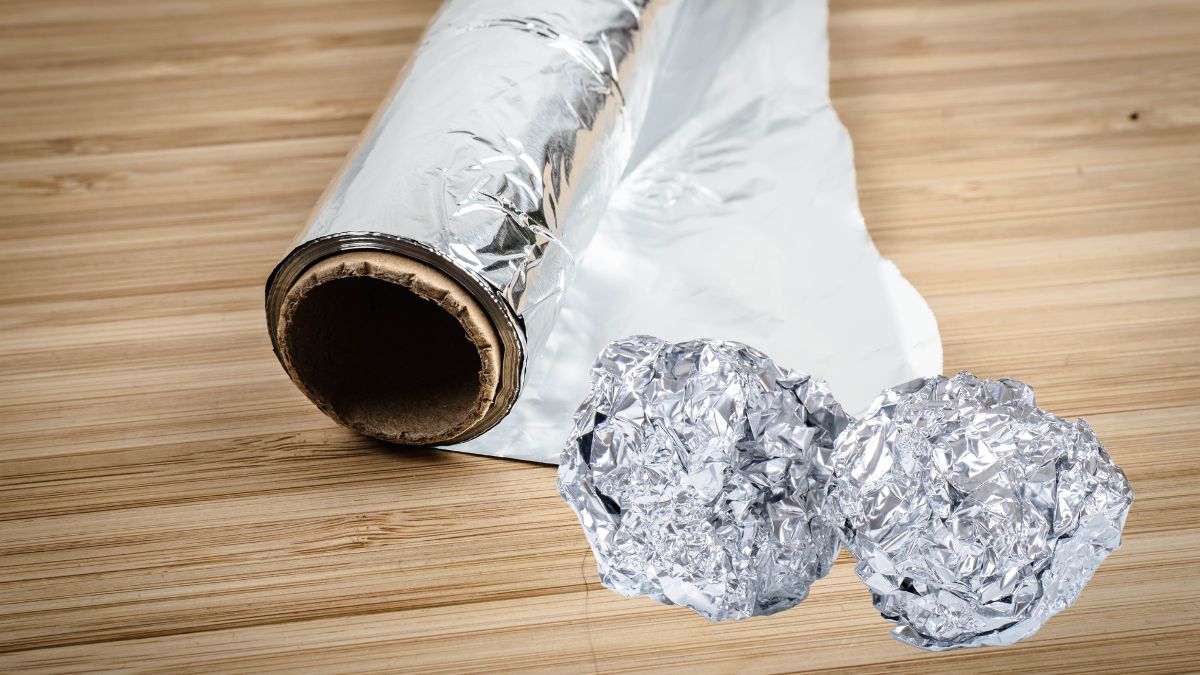 Sztuczka z folią aluminiową w zmywarce