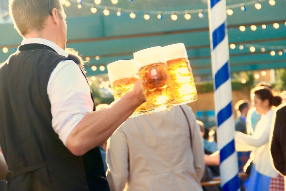 Ile zarabiają kelnerzy na Oktoberfest
