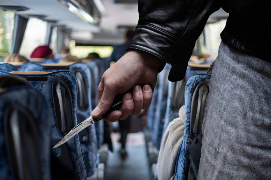 W autobusach i pociągach robi się niebezpiecznie