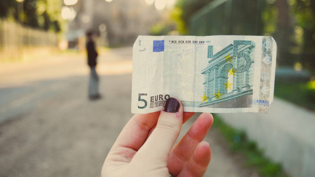 Niemiecki instytut wysyła pieniądze do ludności