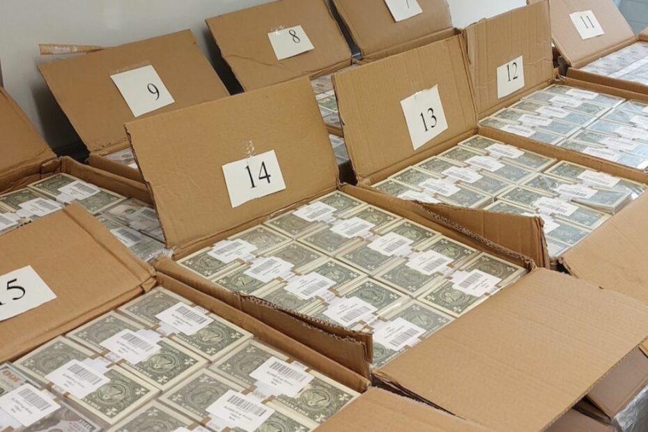 Niemcy: Policja przechwyciła sfałszowane banknoty dolary
