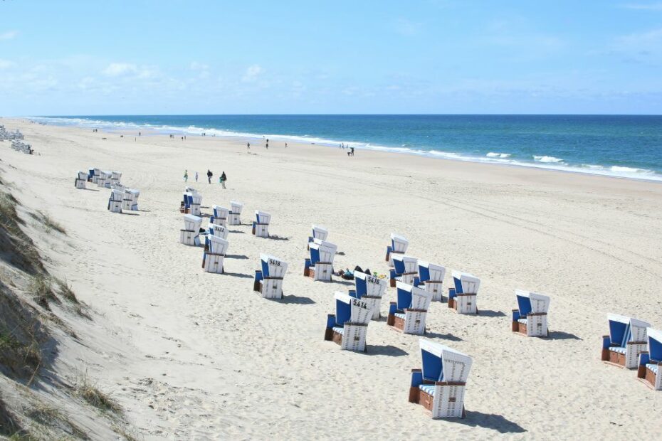 Chłopiec zasypany piaskiem na plaży - tragedia nad morzem w Niemczech