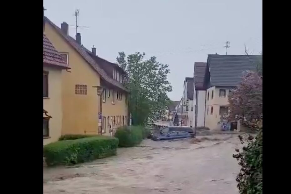 gwałtowne burze nad Niemcami, zalane domy i drogi