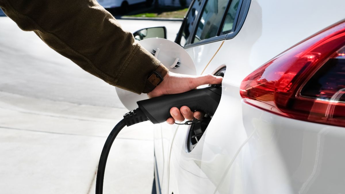 Niemcy: Ładowanie elektryków droższe od tankowania. Aktualne koszty i ceny na stacjach ładowwania