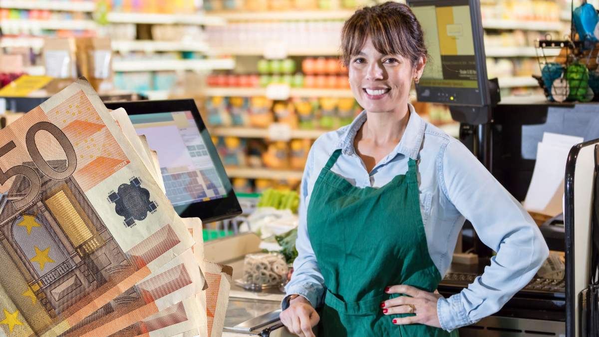 Ile zarabia kasjer w supermarkecie w Holandii