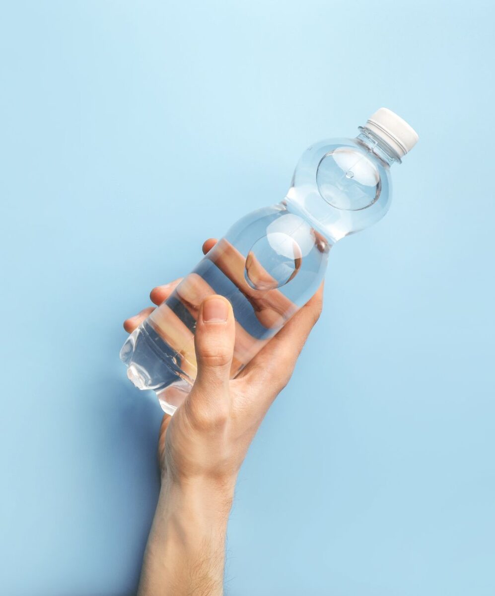 Nowe zakrętki w plastikowych butelkach