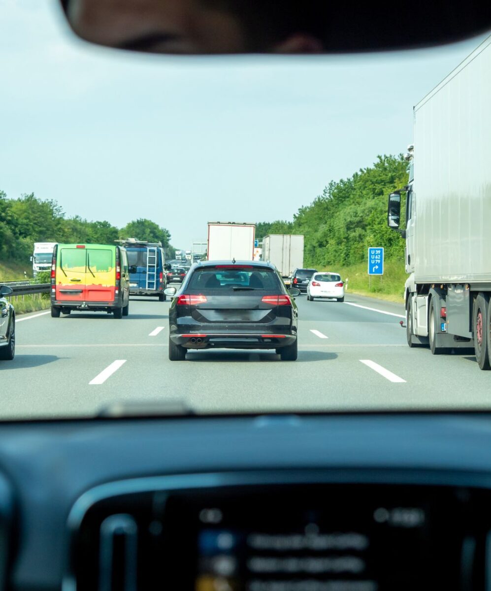 Koszmarny Wypadek Na A2 W Niemczech. Pieszy Spadł Z Wiaduktu