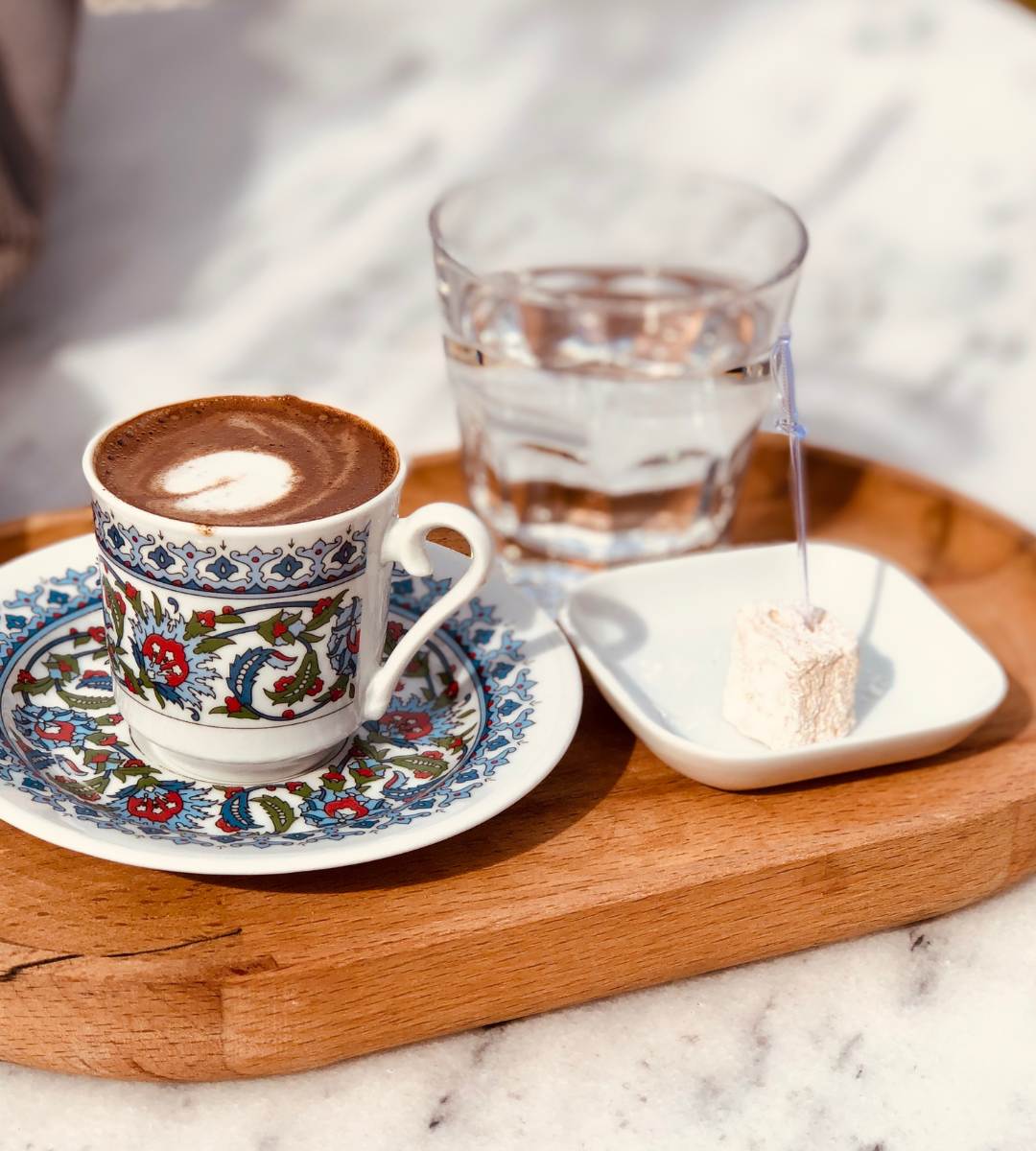 Po co podaje się wodę do espresso
