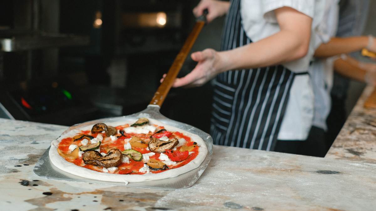 pracownik miesiącami okradał pizzerię