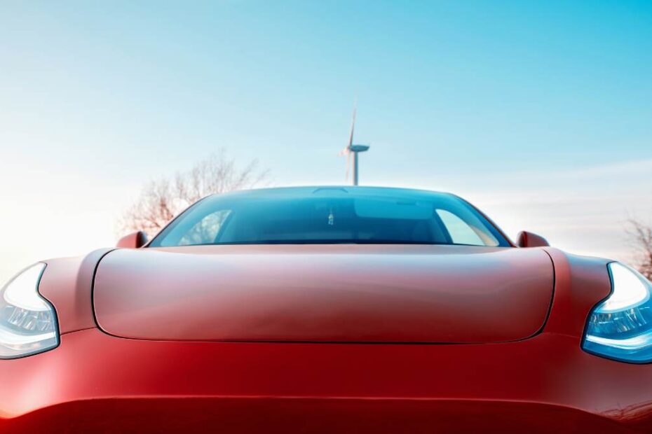 Tesla nie wytrzymała ulewy – właścicielom grozi gigantyczny rachunek, producent umywa ręce