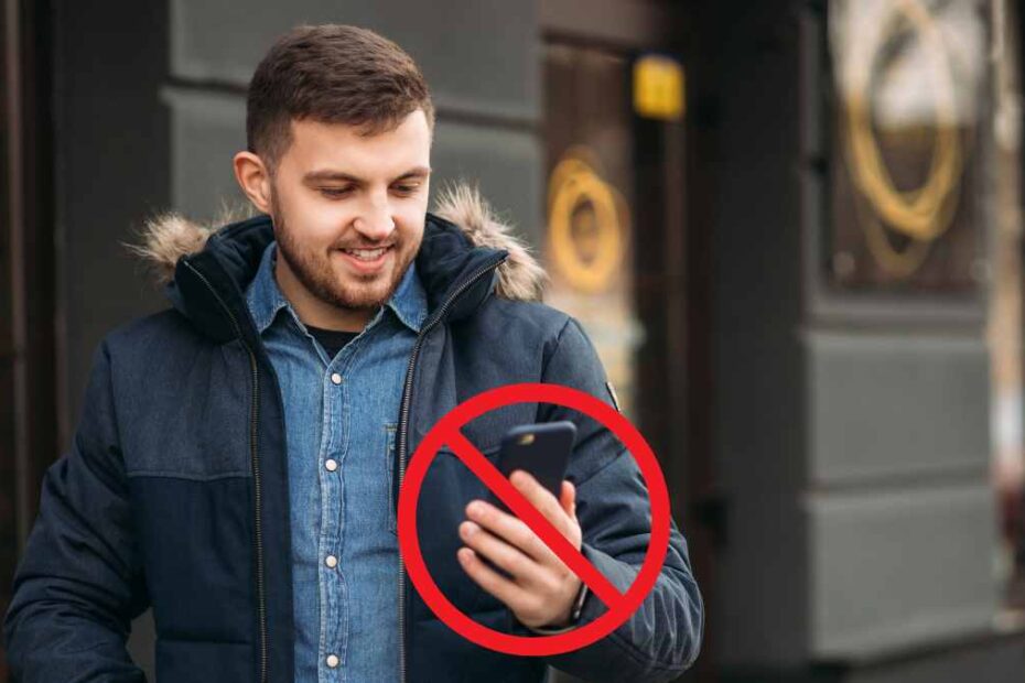 Zwykły spacer z telefonem może skończyć się więzieniem
