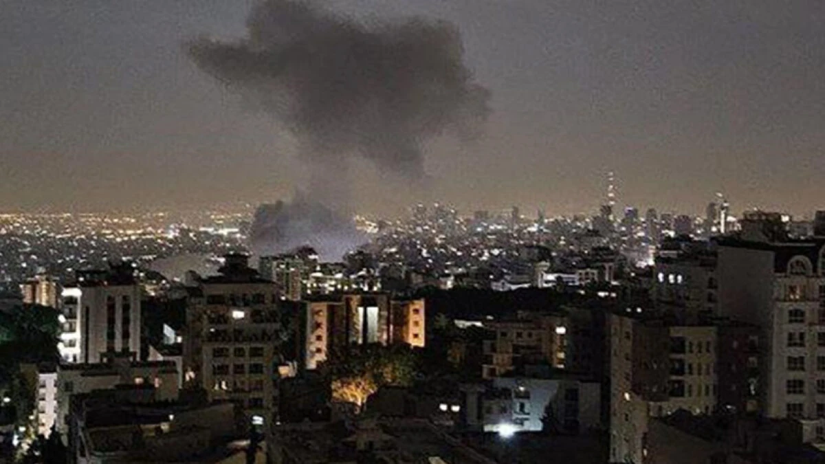 Izrael atakuje Iran: Eksplozje w Teheranie, ostrzelane obiekty nuklearne, przywódca terrorystów zabity