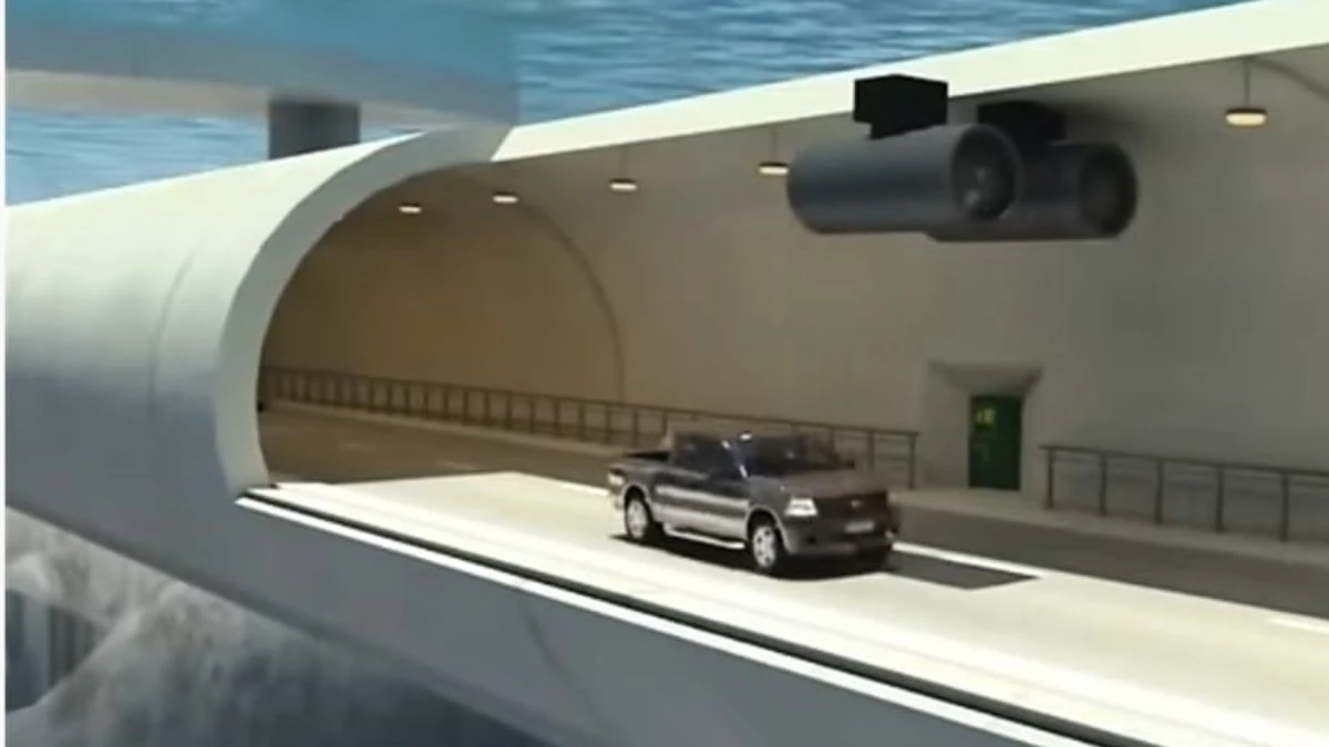 Najdłuższy podwodny tunel w Europie Foto: samochód w tunelu