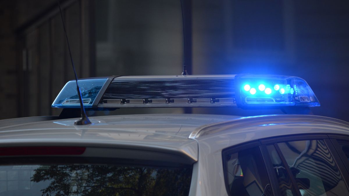 Próba kradzieży broni służbowej podczas kontroli drogowej