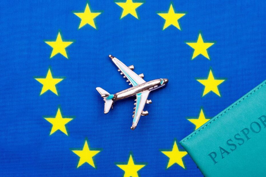 5-letnie wizy Schengen dla obywateli krajów afrykańskich Foto: Flaga UE samolot i paszport