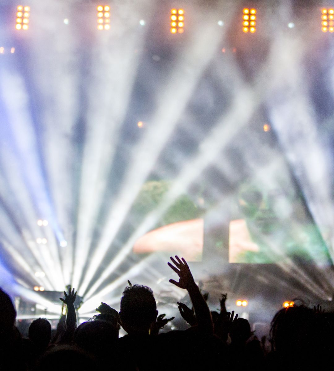 Dziesiątki rannych na Rave The Planet w Niemczech. zdjęcie ludzie na festiwalu