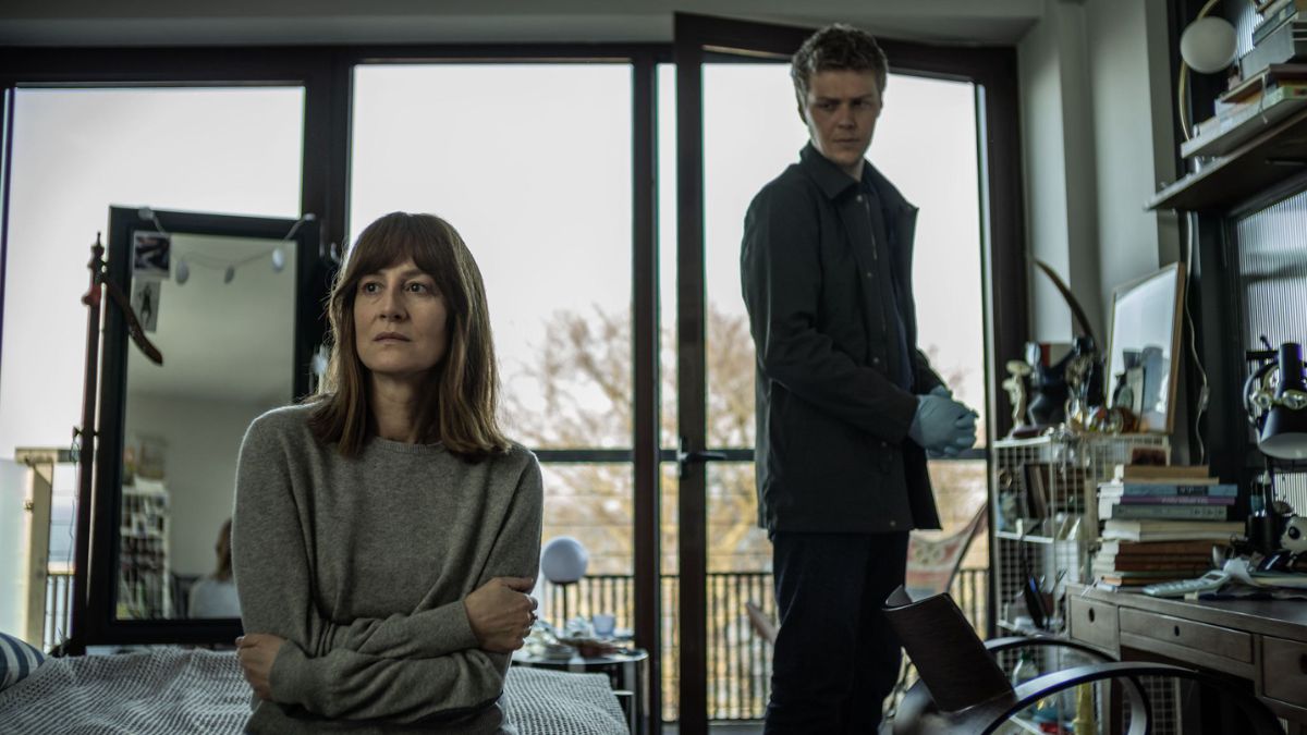 Kryminały z Polski na Netflixie. zdjęcie główni bohaterowie filmu kolory zła czerwień