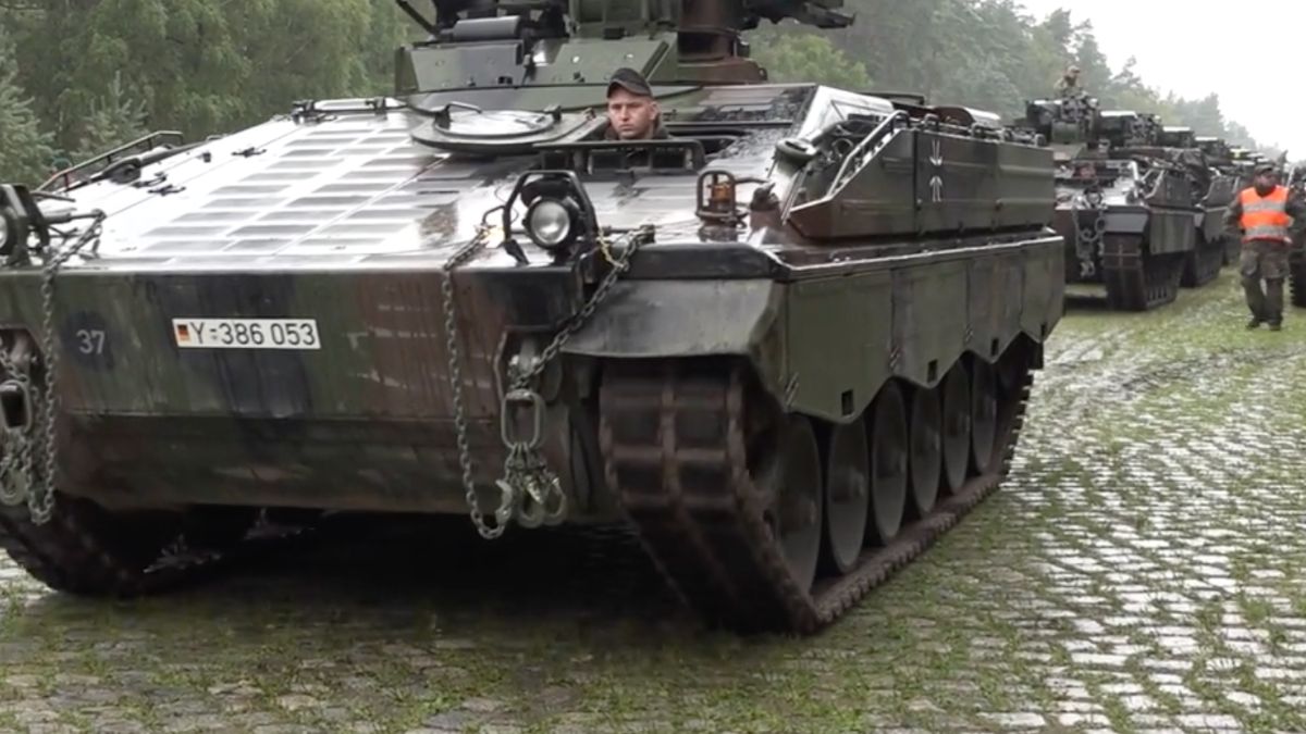 Transport niemieckich czołgów jedzie przez Polskę
