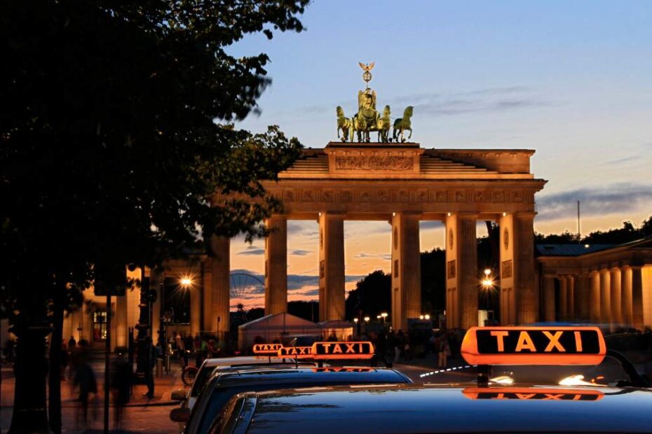 Protest taksówkarzy w Berlinie foto: taxi berlin brama
