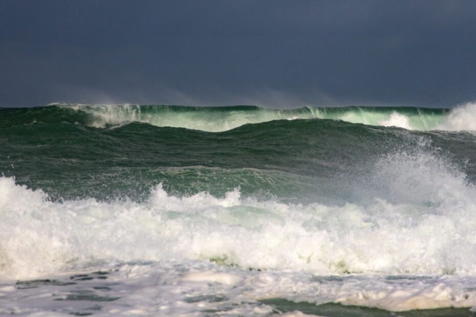 Potężne fale tsunami uderzyły już w Japonię i Hawaje