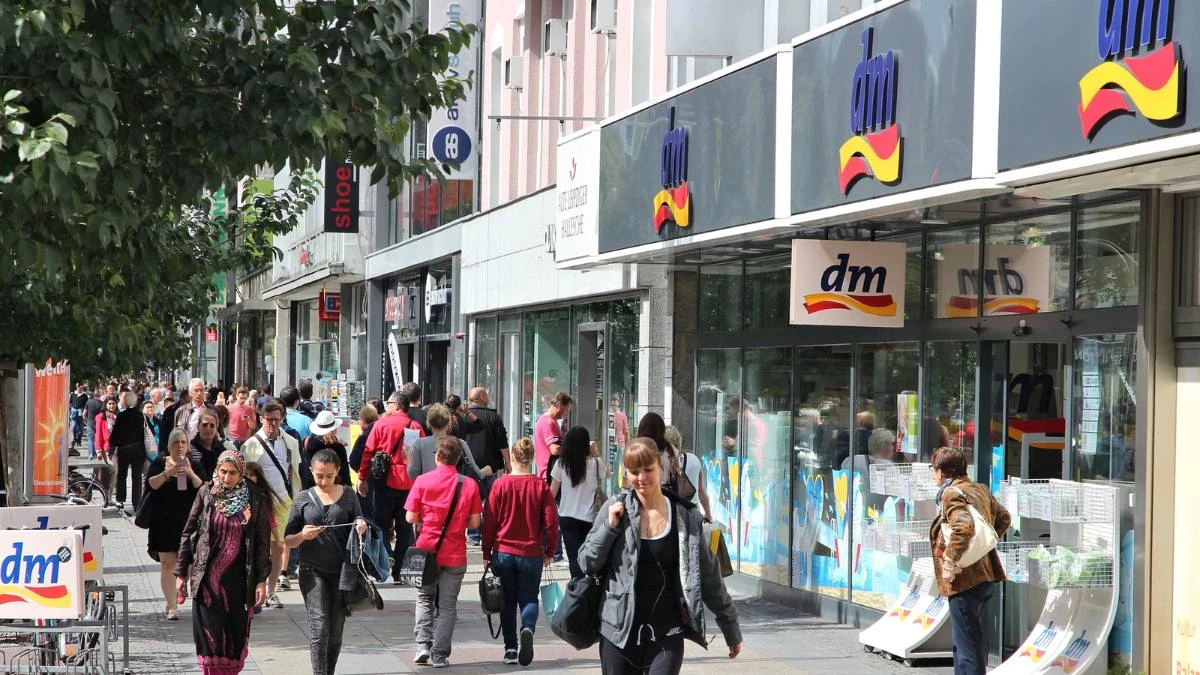 Zarobki w niemieckich drogeriach dm Rossmann