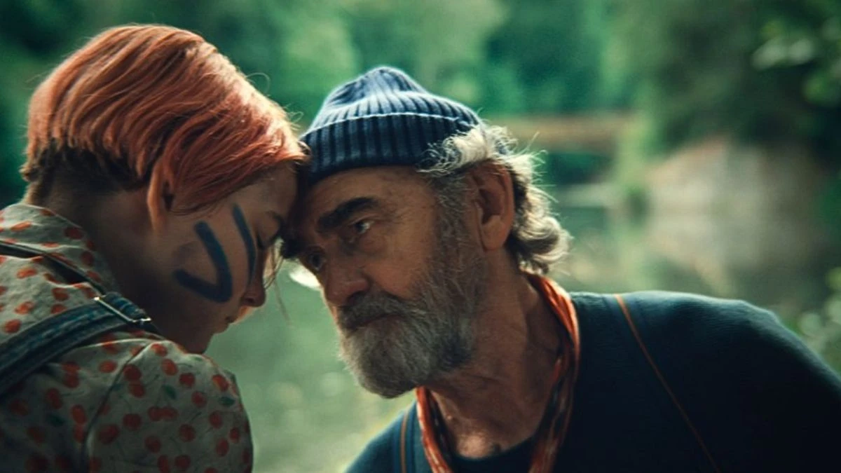 dziadku wiejemy na netflixie. zdjęcie dziadek i wnuczka