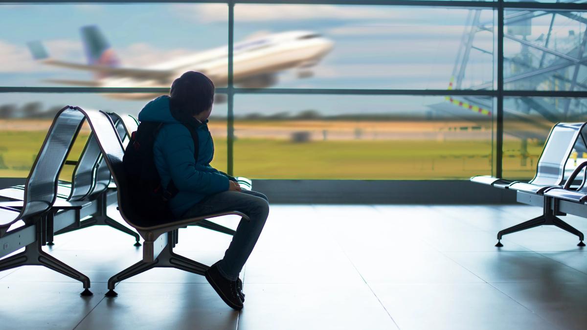 rodzice zostawili dziecko na lotnisku