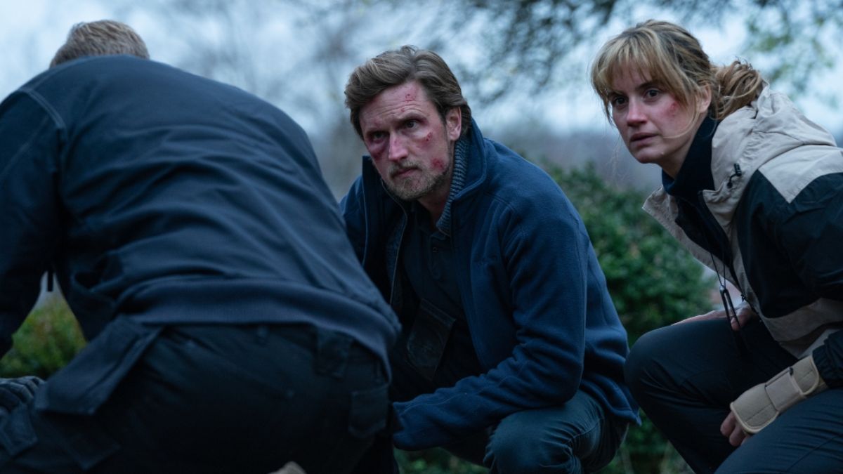 Najlepsze skandynawskie seriale na Netflixie. zdjęcie serial kasztanowy ludzik dwoje mężczyzn i kobieta