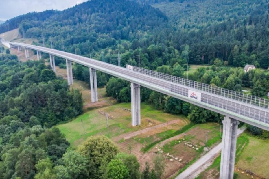kierowcy pojadą nowa trasą przez Beskidy Foto: wiadukt na drodze ekspresowej S1