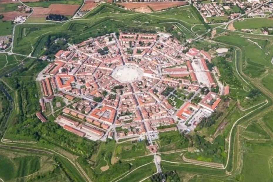 Miasto w kształcie gwiazdy Foto: Palmanova z lotu ptaka