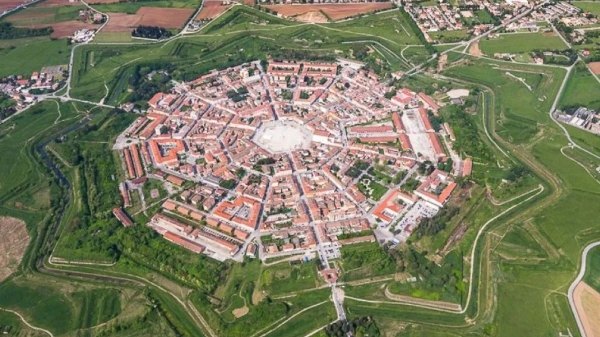 Miasto w kształcie gwiazdy Foto: Palmanova z lotu ptaka