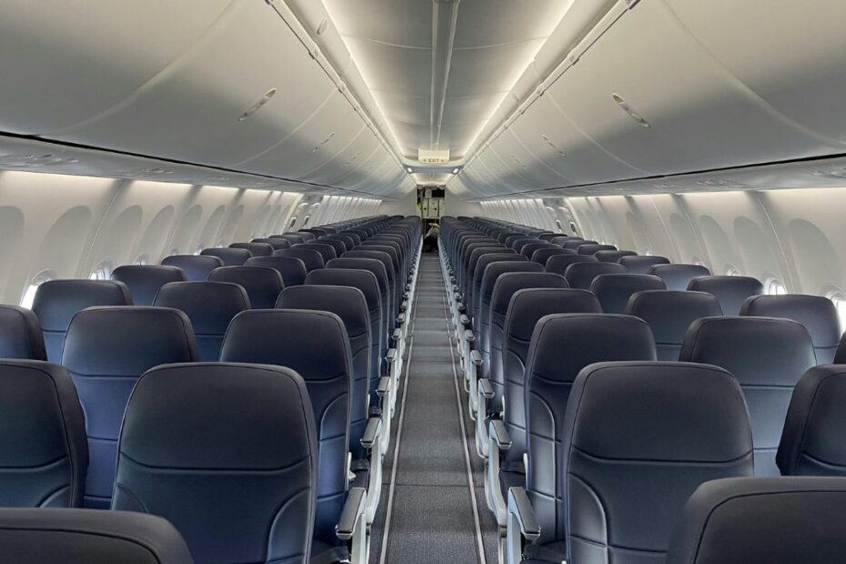 zmiana miejsca w samolocie Foto: wnętrze samolotu