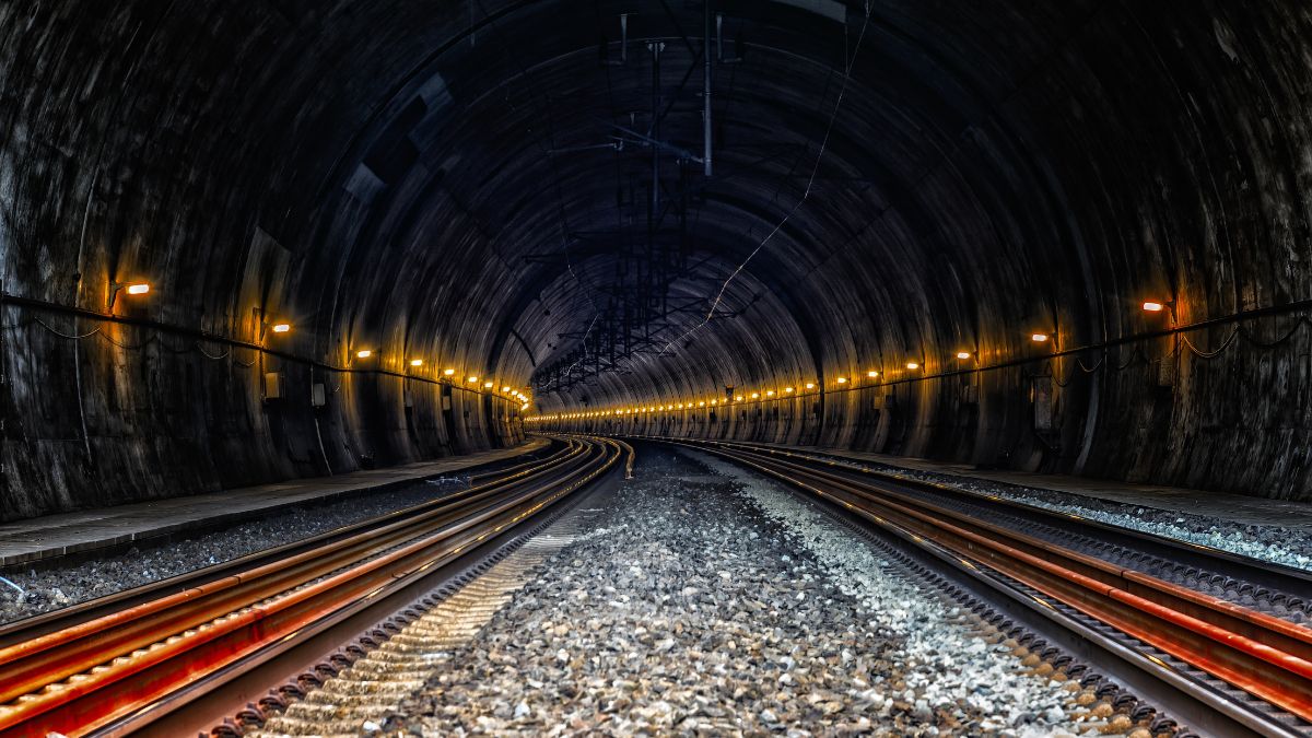 Najdłuższy tunel kolejowy w Polsce Foto tunel kolejowy