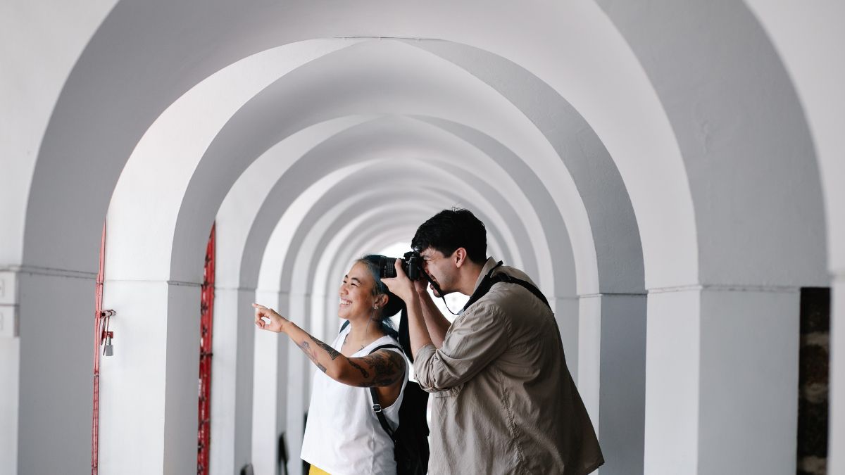 Gdzie w Europie zapłacisz najwięcej podatku turystycznego Foto Para turystów