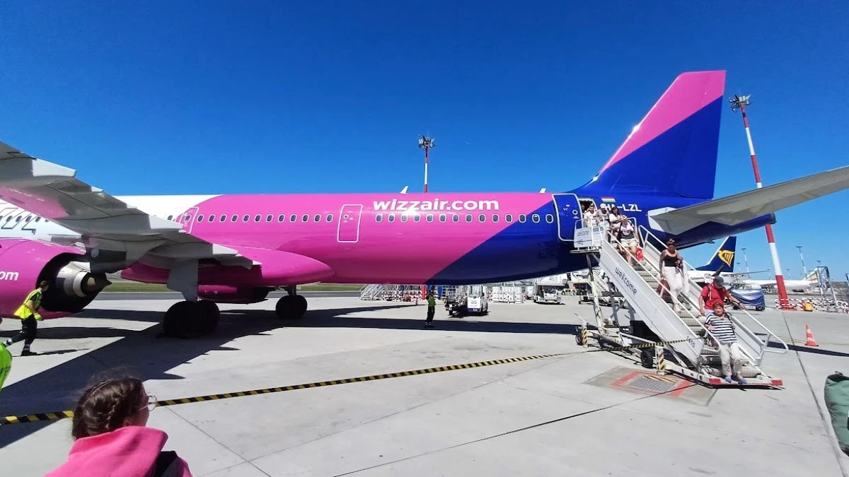 Wizz Air wraca na lotnisko w Modlinie Foto: samolot linii Wizz Air na płycie lotniska