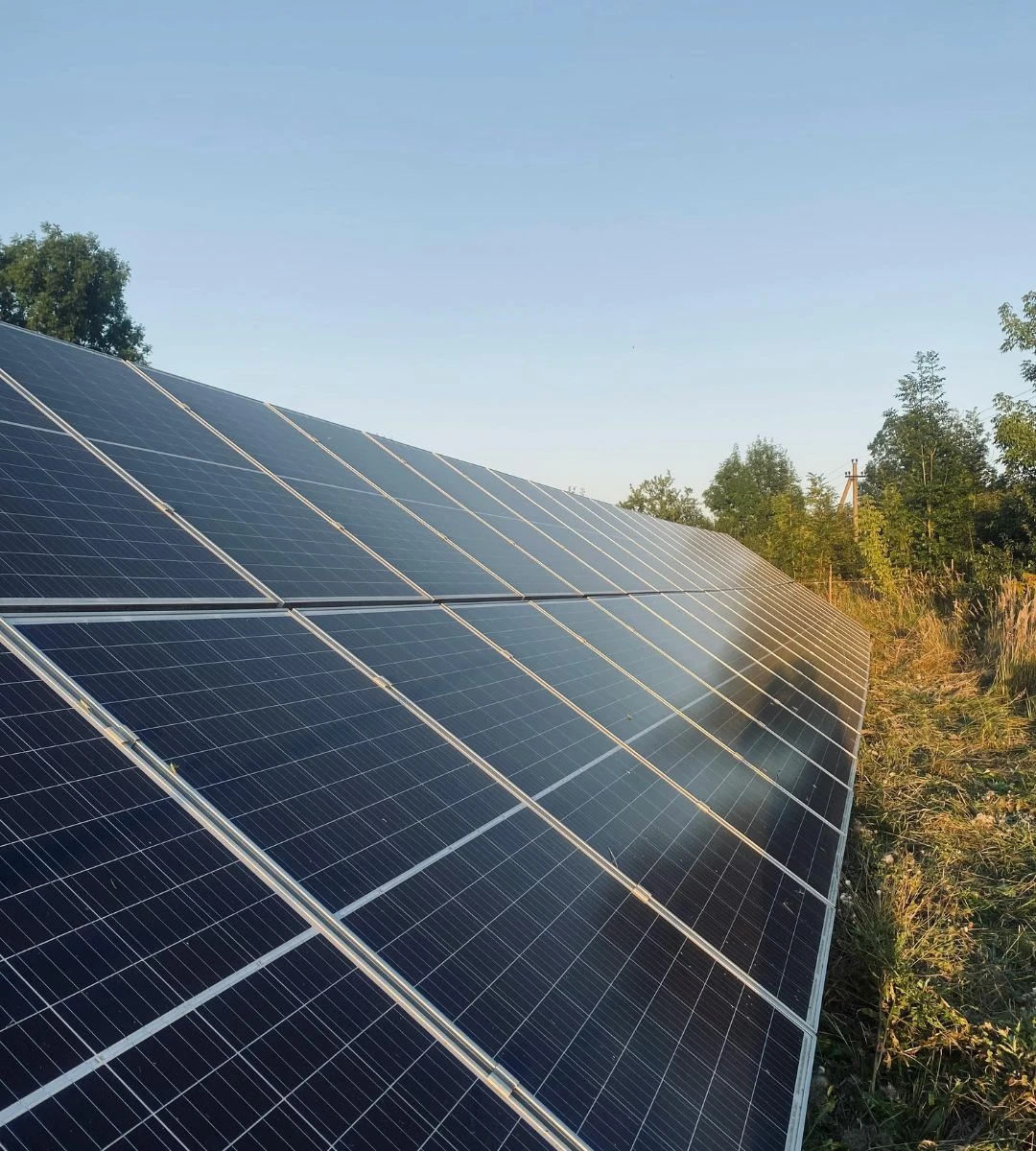 odwrócona fotowoltaika produkuje prąd nocą Foto: panele fotowoiltaiczne