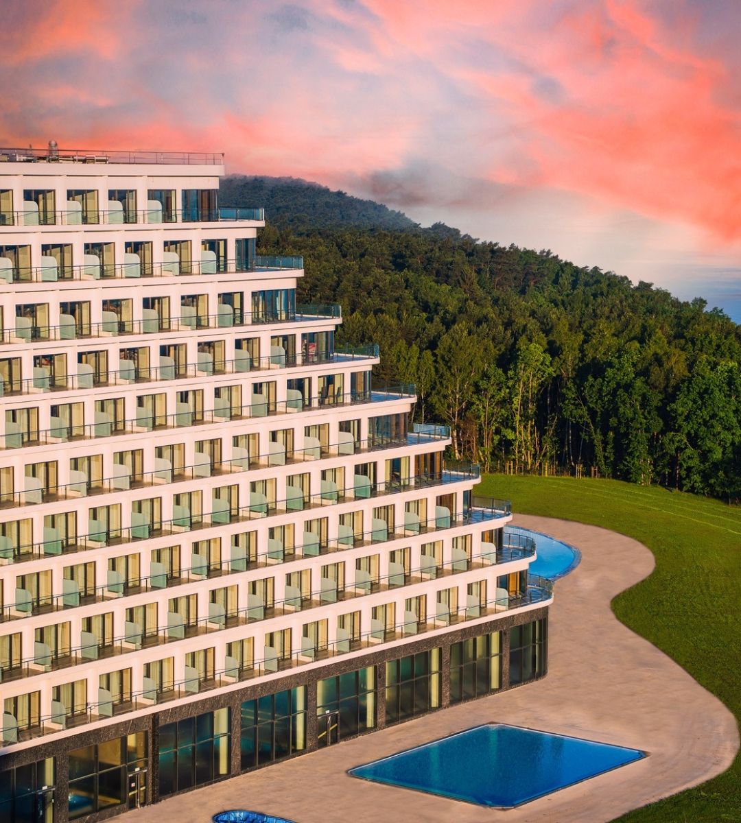 Największy hotel nad Bałtykiem zostanie otwarty jeszcze w tym roku. Będzie mieć aż 1200 pokoi, Niemcy już oszaleli na jego punkcie