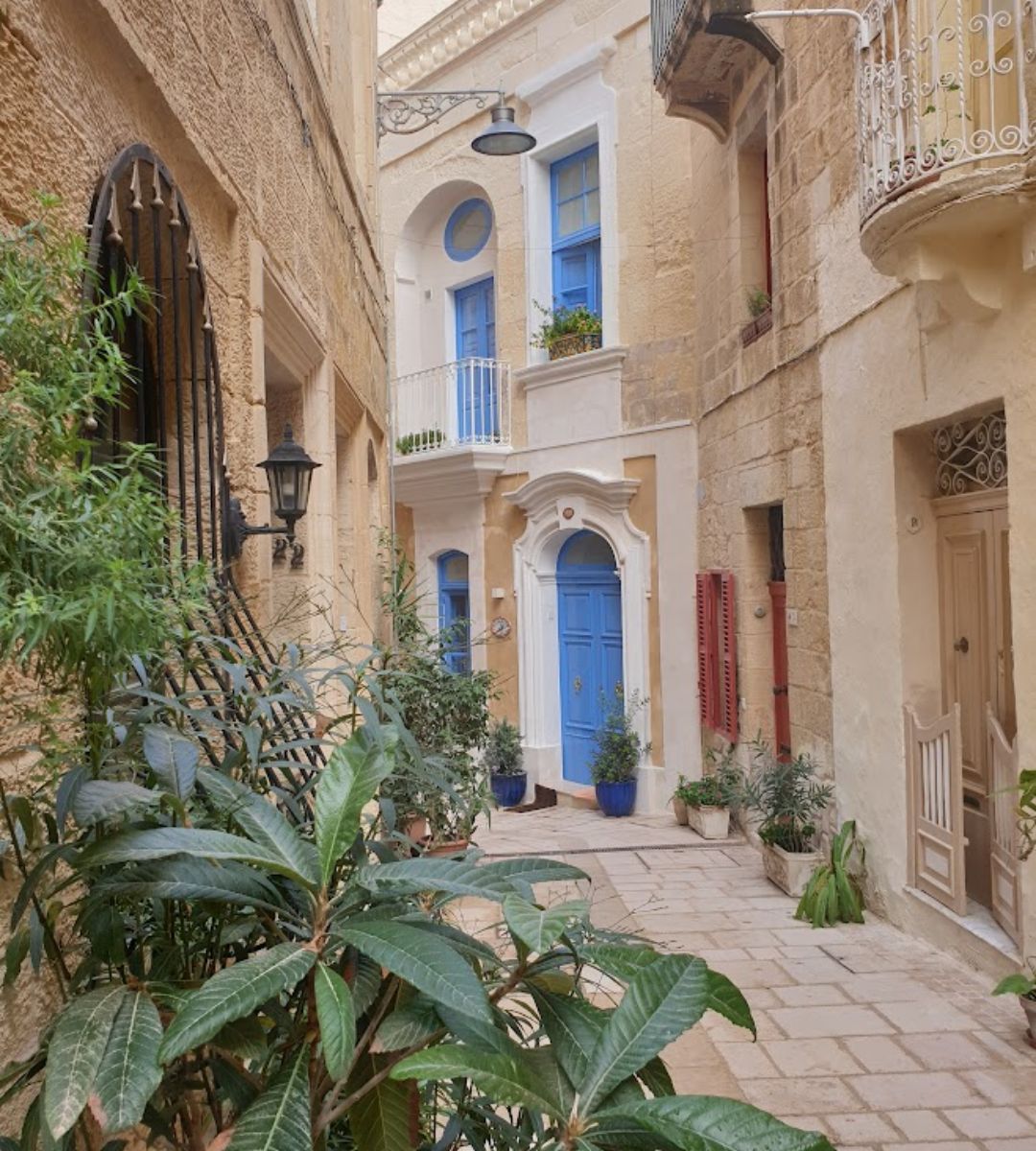 Najlepszy wybór na jesienny urlop Foto: wąskie uliczki Birgu