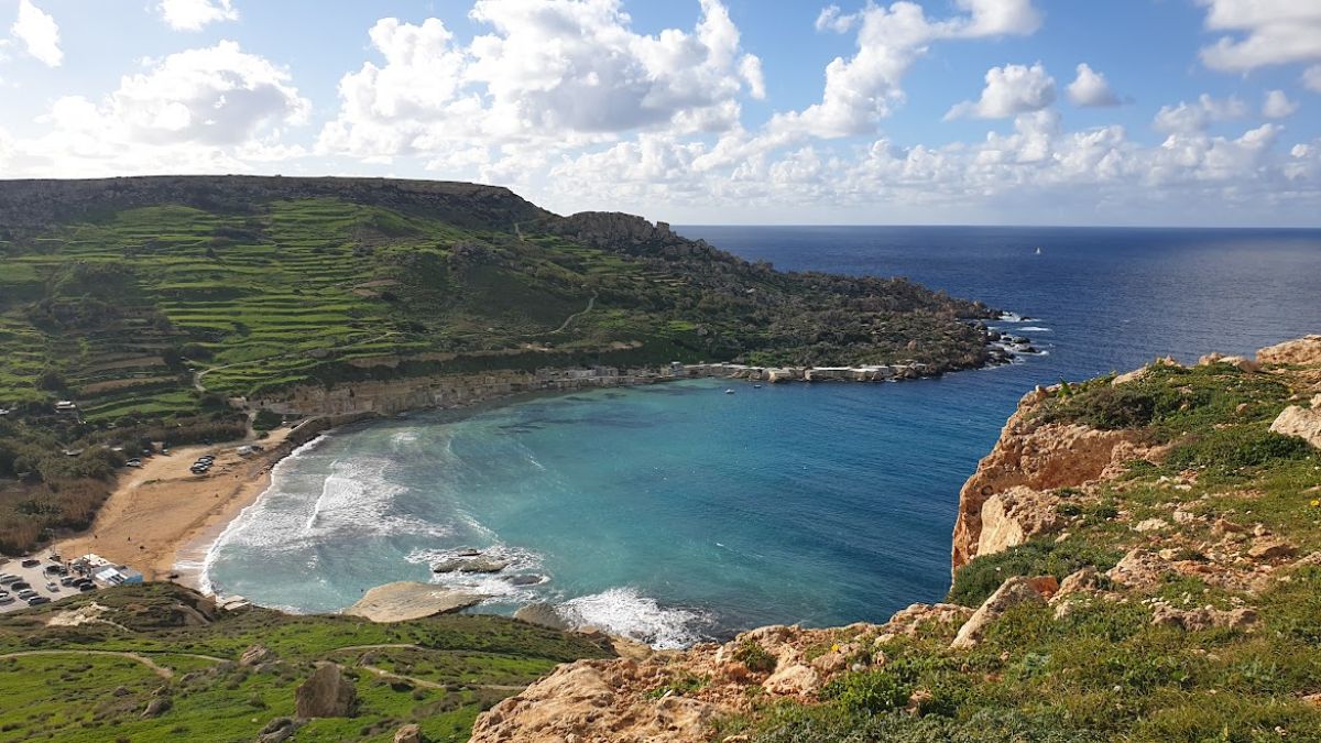 Najlepszy wybór na jesienny urlop Foto: plaża na Malcie