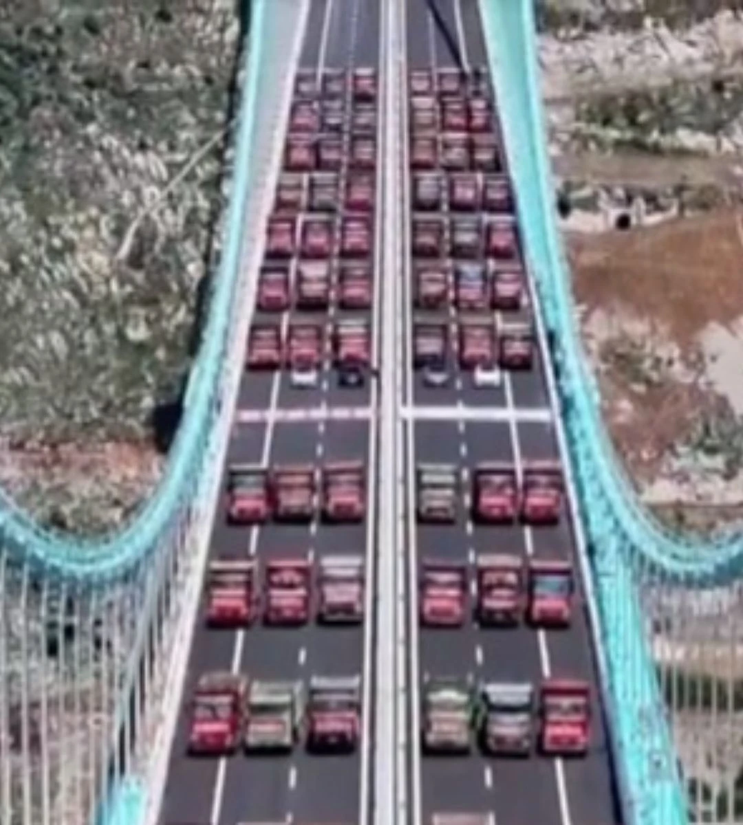 Najwyższy most na świecie gotowy Foto próba obciążeniowa mostu