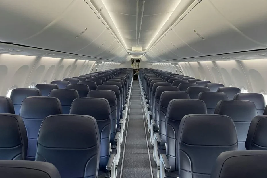 Nowe przepisy dla pasażerów plus size Foto: wnętrze samolotu