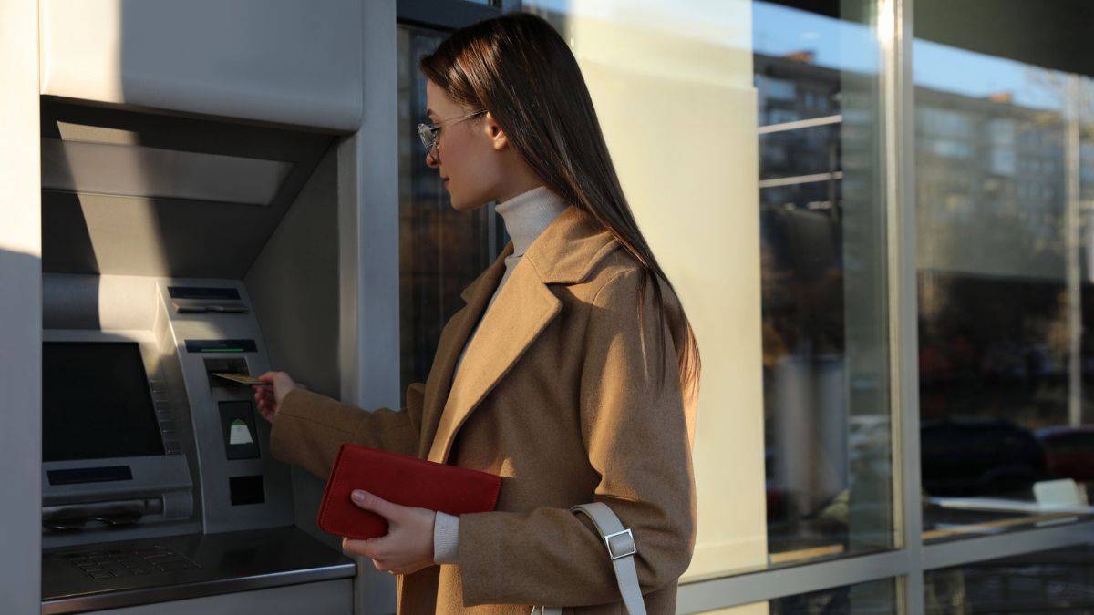 Normative bancarie in arrivo da ottobre 2025, immagine simbolica di sicurezza bancaria