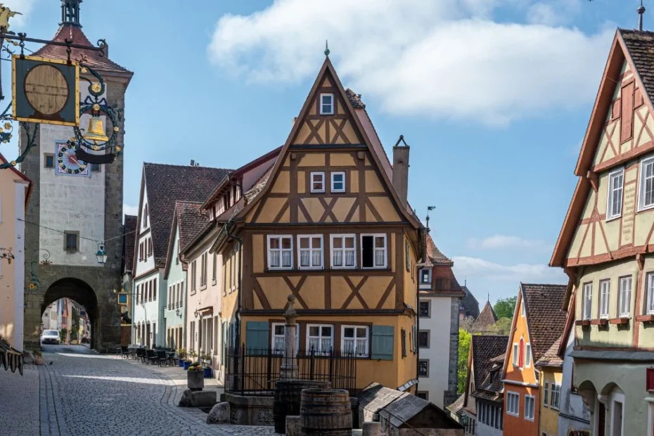 najpiękniejsze historyczne miasta w Niemczech Foto: Rothenburg ob der Tauber – kolorowe kamienice i średniowieczne uliczki