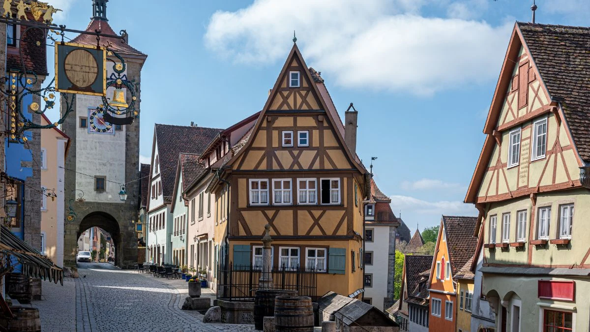 najpiękniejsze historyczne miasta w Niemczech Foto: Rothenburg ob der Tauber – kolorowe kamienice i średniowieczne uliczki