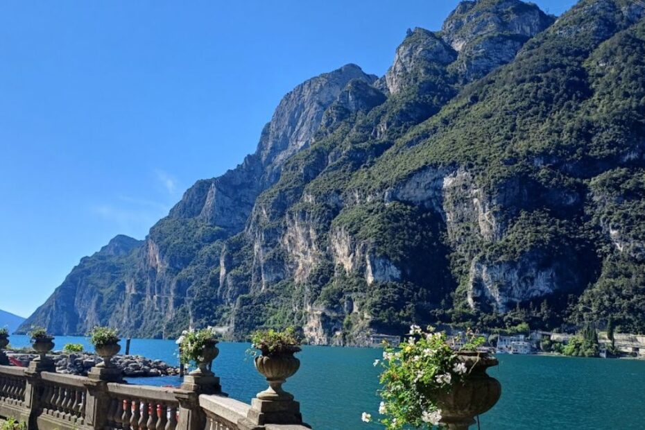 Najpopularniejsze jezioro wśród niemieckich turystów jesienią Foto: jezioro Garda