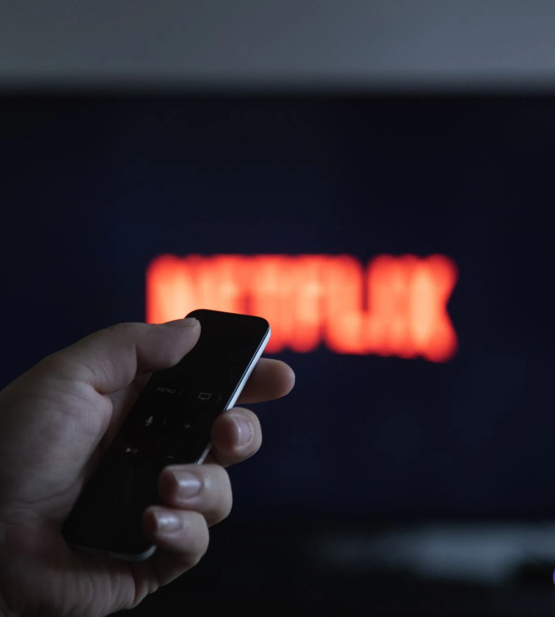 Netflix inwestuje w nowe polskie produkcje. zdjęcie netflix telewizor